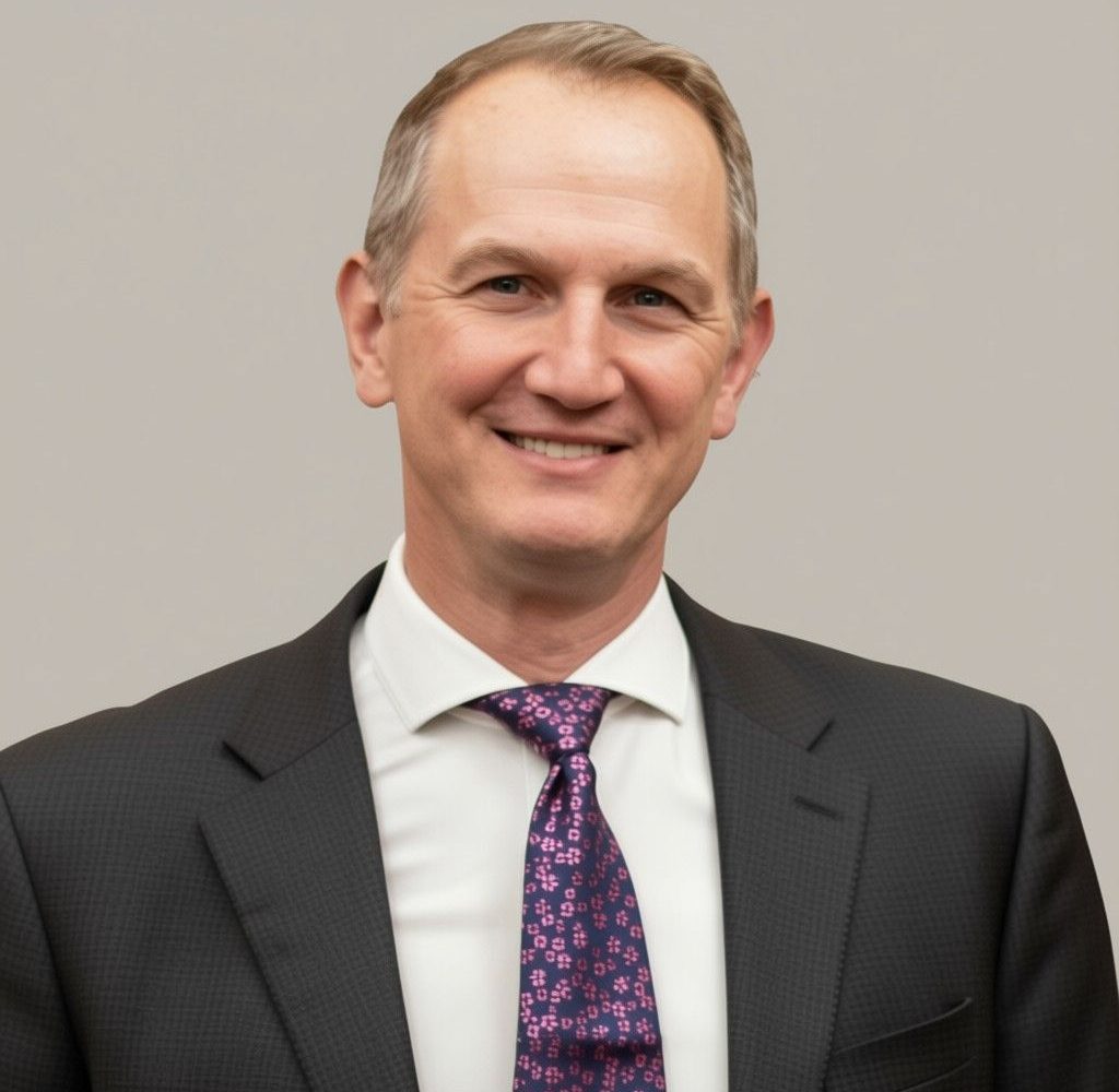 Derek Roth-Biester Headshot